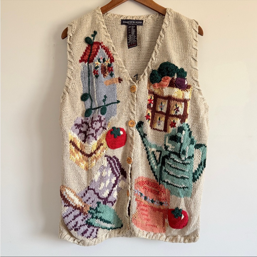 Adorable Vintage Eagle's Eye Cream Knit Garden Motif Button Vest